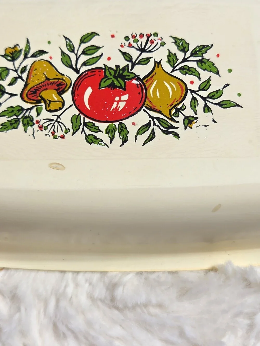 Sterilite - Vintage Garden Gourmet Mushroom Plastic Butter Keeper Dish